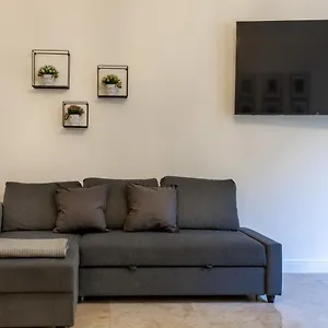 https://san-babila-luxury-milanese-apartment.it-lombardy.com